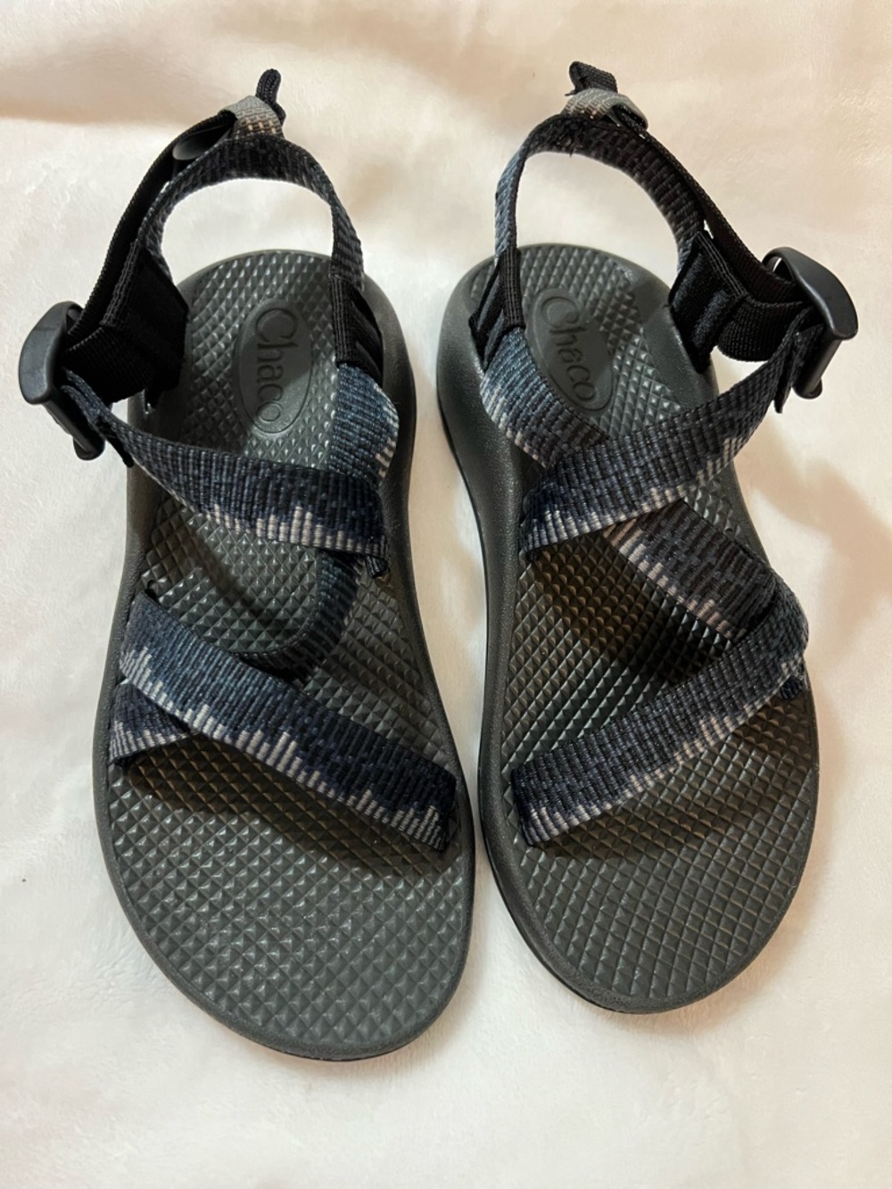 Chaco Black Strappy Outdoor Sandals with Subtle Gray Pattern for girls